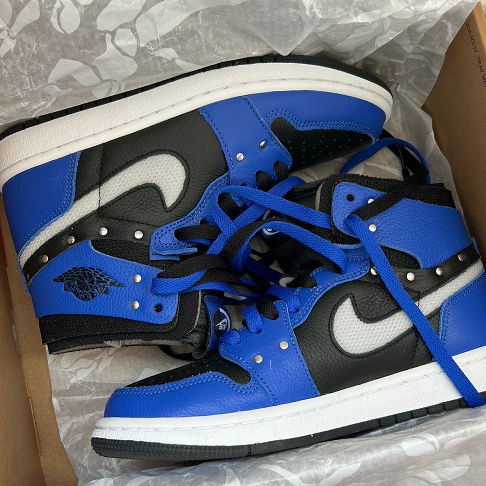 WOMEN’S EXCLUSIVE Air Jordan 1